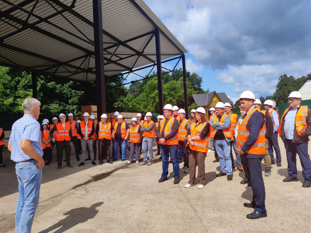 Организация контроля качества и сортировки круглых лесоматериалов, выпускаемых лесхозами объединения