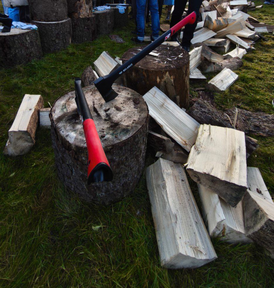 Колоть дрова - это по-нашему