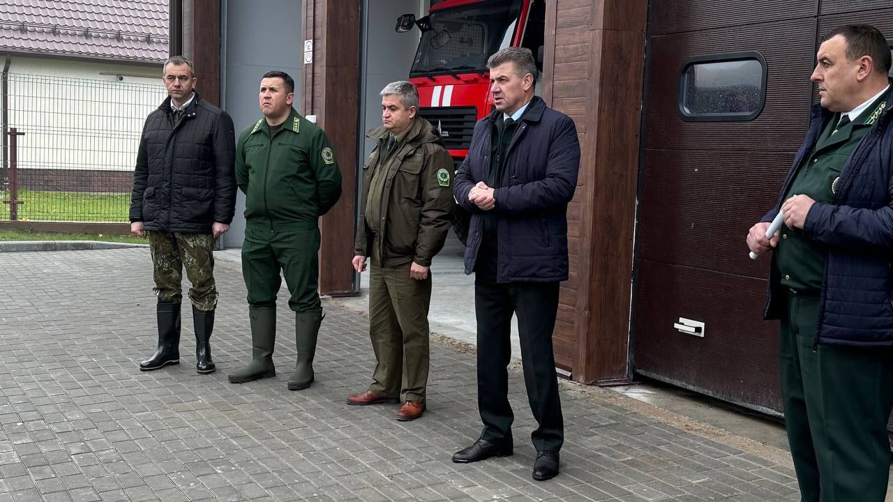 В эти минуты в Новогрудском лесхозе